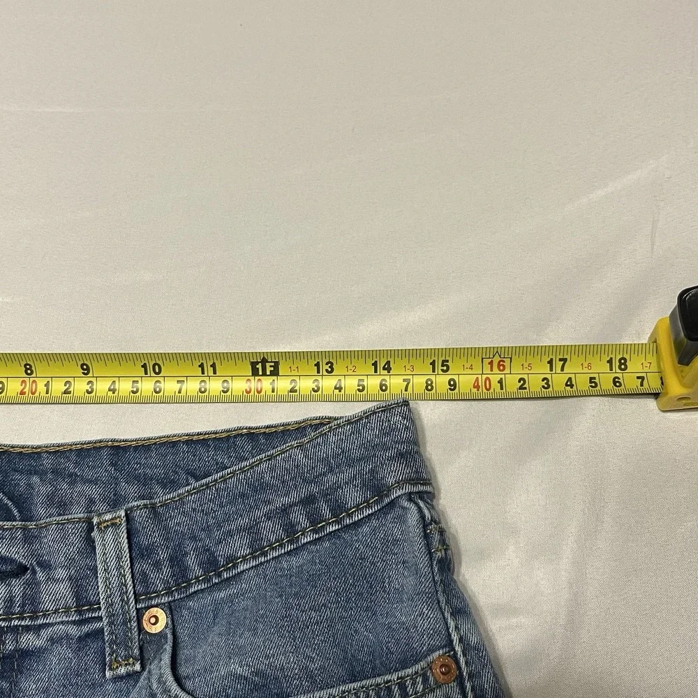 Levi's 550 Relaxed Tapered Jeans Size 30x34 Fits (29x32) Medium Wash